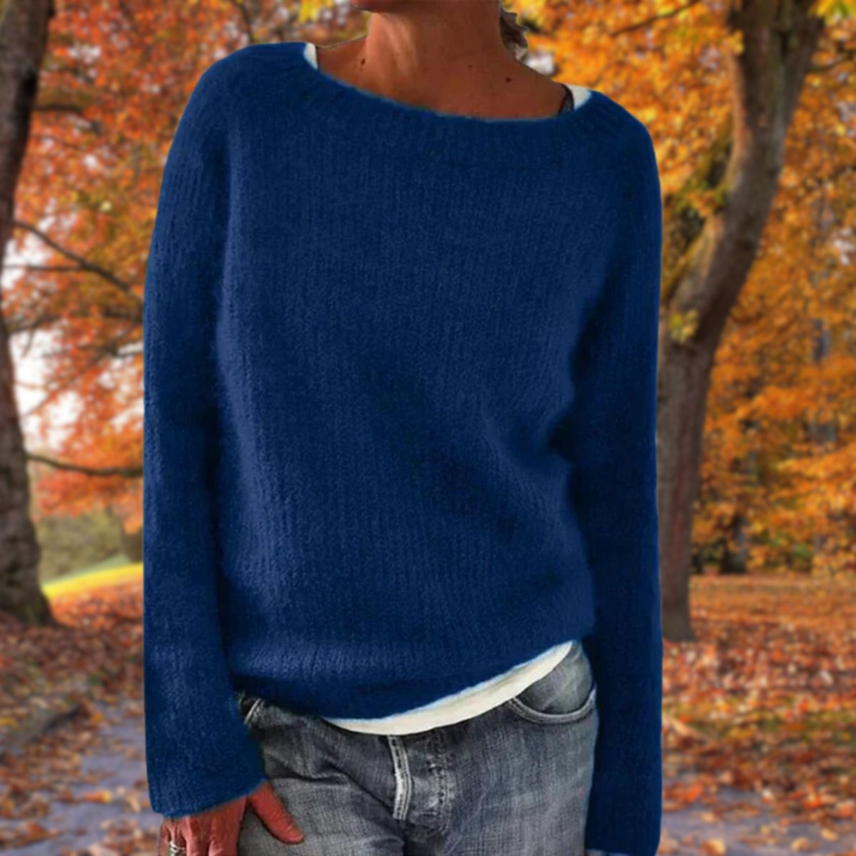 Emily | Klasikinis Elegantiškas Megztinis" can be rewritten as "Emily | Classic Elegant Sweater.