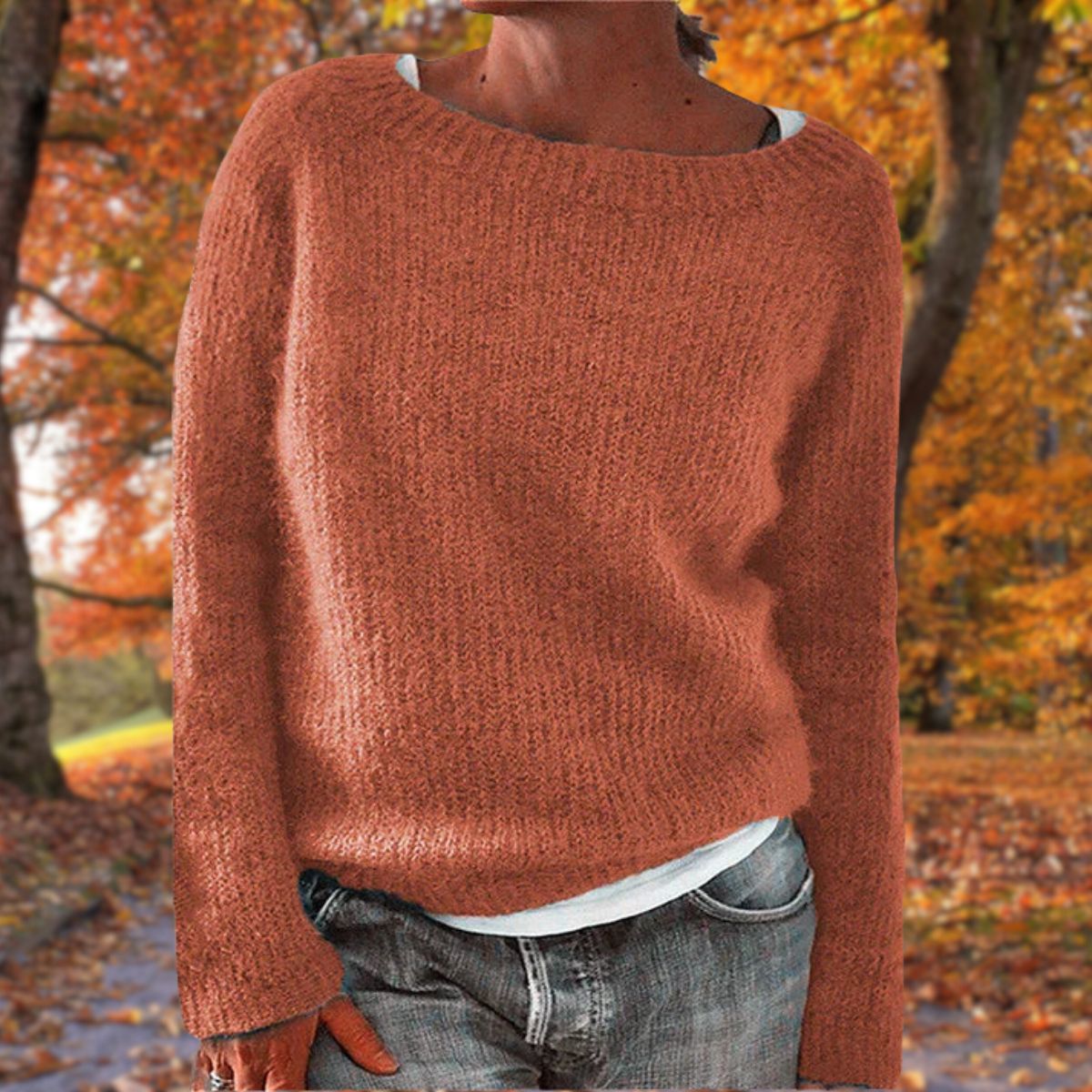 Emily | Klasikinis Elegantiškas Megztinis" can be rewritten as "Emily | Classic Elegant Sweater.