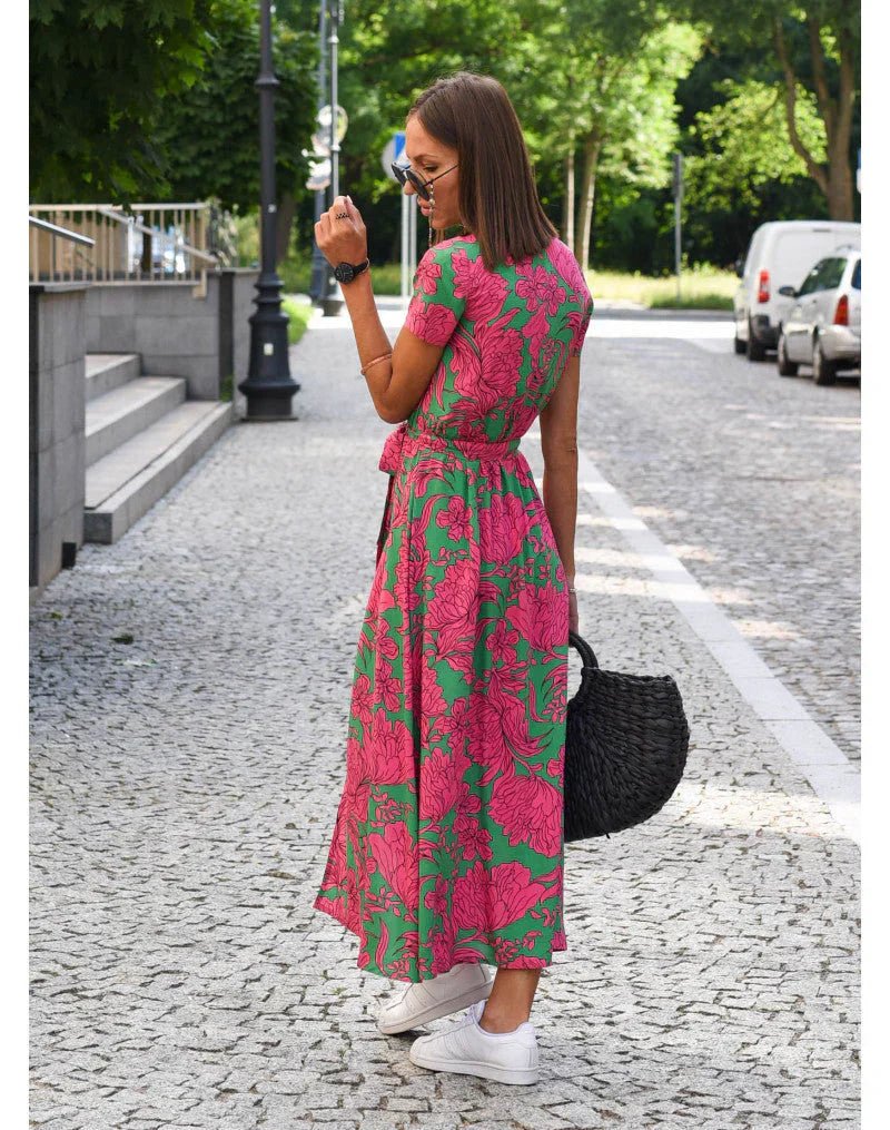 "Suzanne | Elegantiška V formos suknelė" can be rewritten as "Suzanne | Stilinga V formos suknelė".