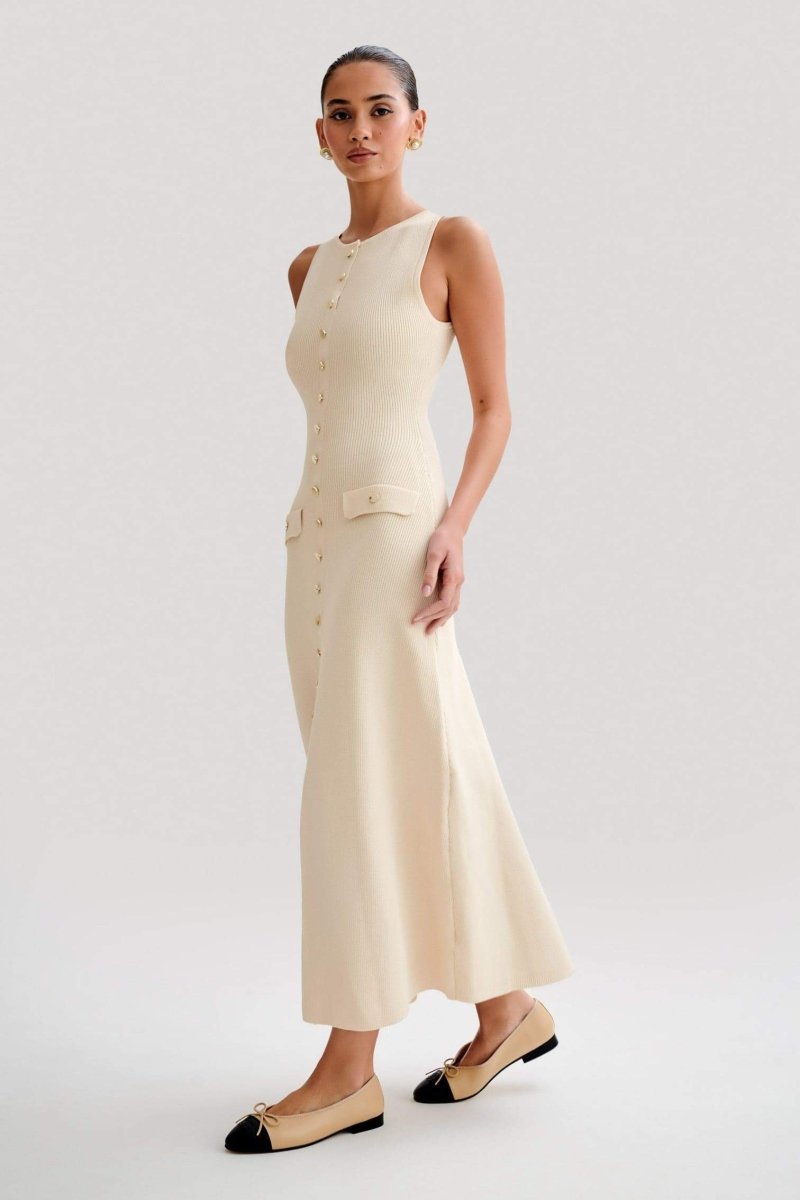 Sofia Be Rankovių Megztas Maxi Suknelė" could be rewritten as "Sofia Sleeveless Knit Maxi Dress.