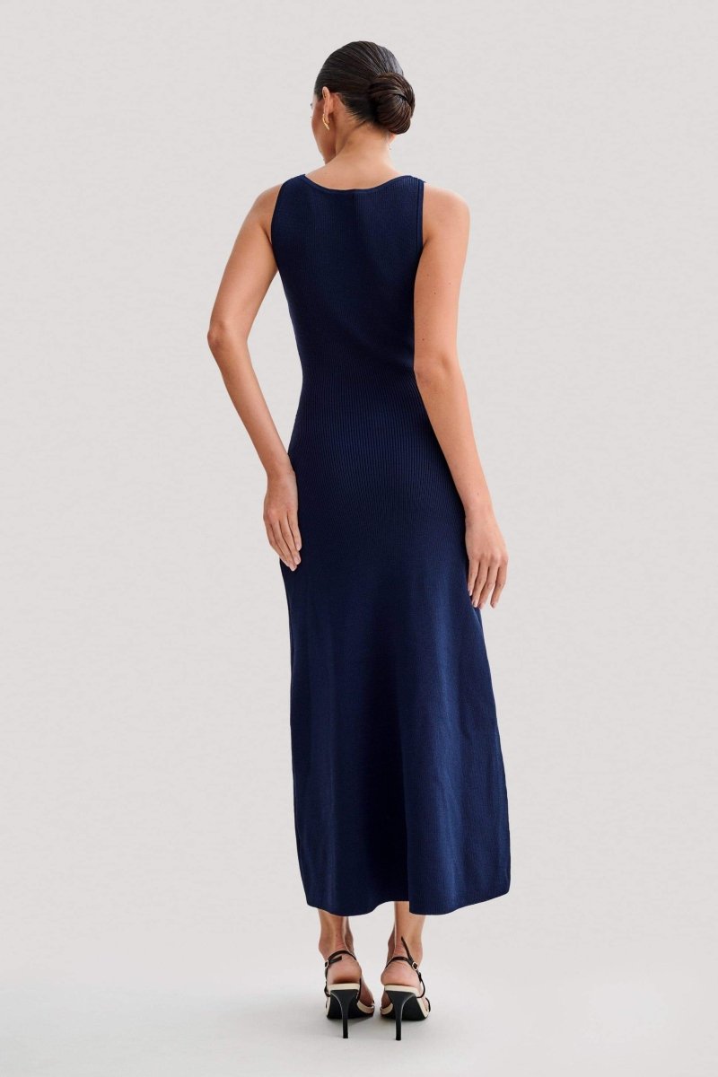 Sofia Be Rankovių Megztas Maxi Suknelė" could be rewritten as "Sofia Sleeveless Knit Maxi Dress.