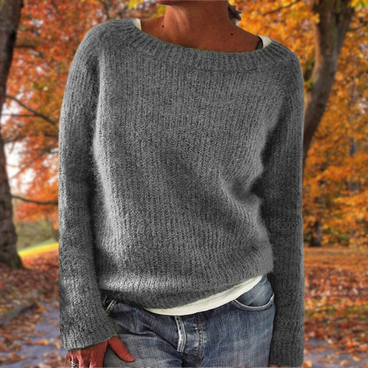 Emily | Klasikinis Elegantiškas Megztinis" can be rewritten as "Emily | Classic Elegant Sweater.
