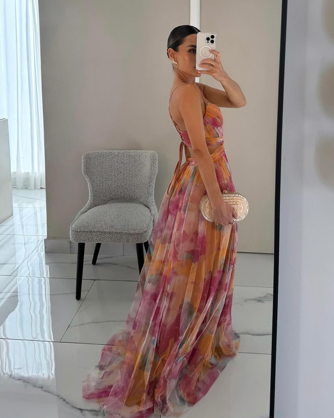 Elegantiška Maxi Suknelė su Nėriniu ir Rožių Spauda