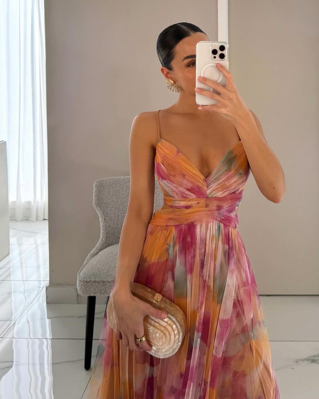 Elegantiška Maxi Suknelė su Nėriniu ir Rožių Spauda