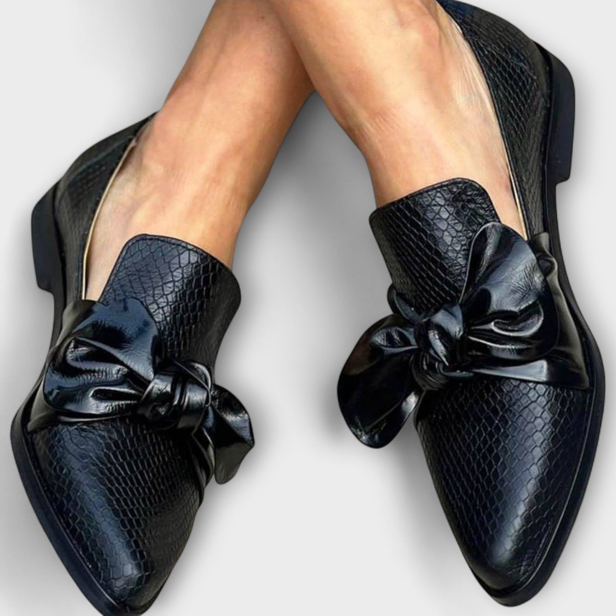 Claudia - Loafers with a Twist