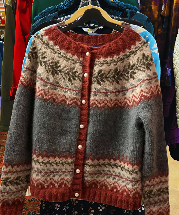 Jillian | Klasikinis Patogus Megztinis" can be rewritten as "Jillian | Classic Comfortable Sweater.