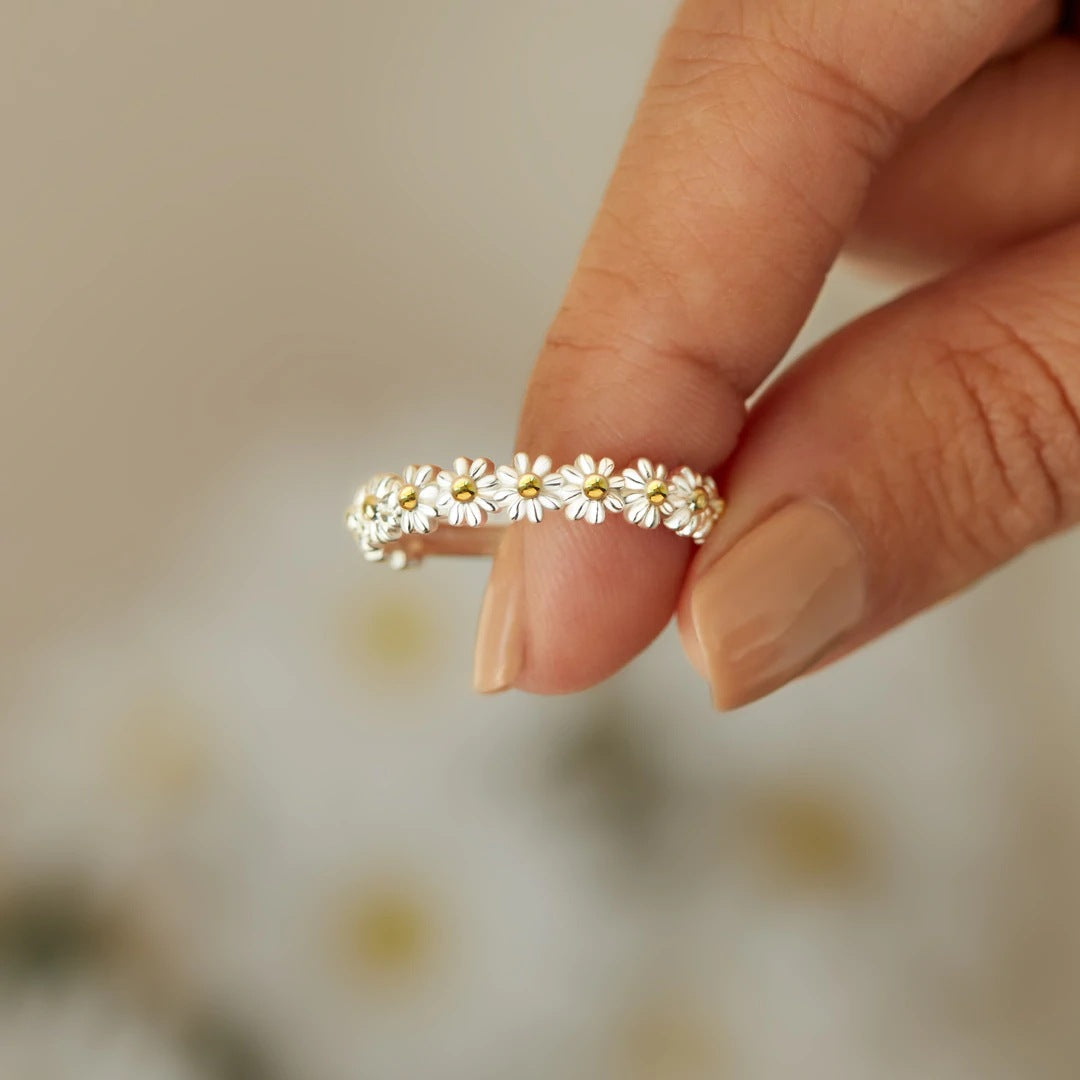 Elegant Floral Ring