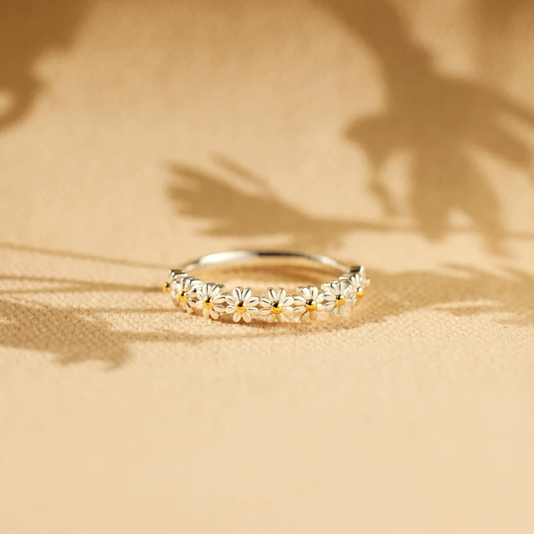 Elegant Floral Ring