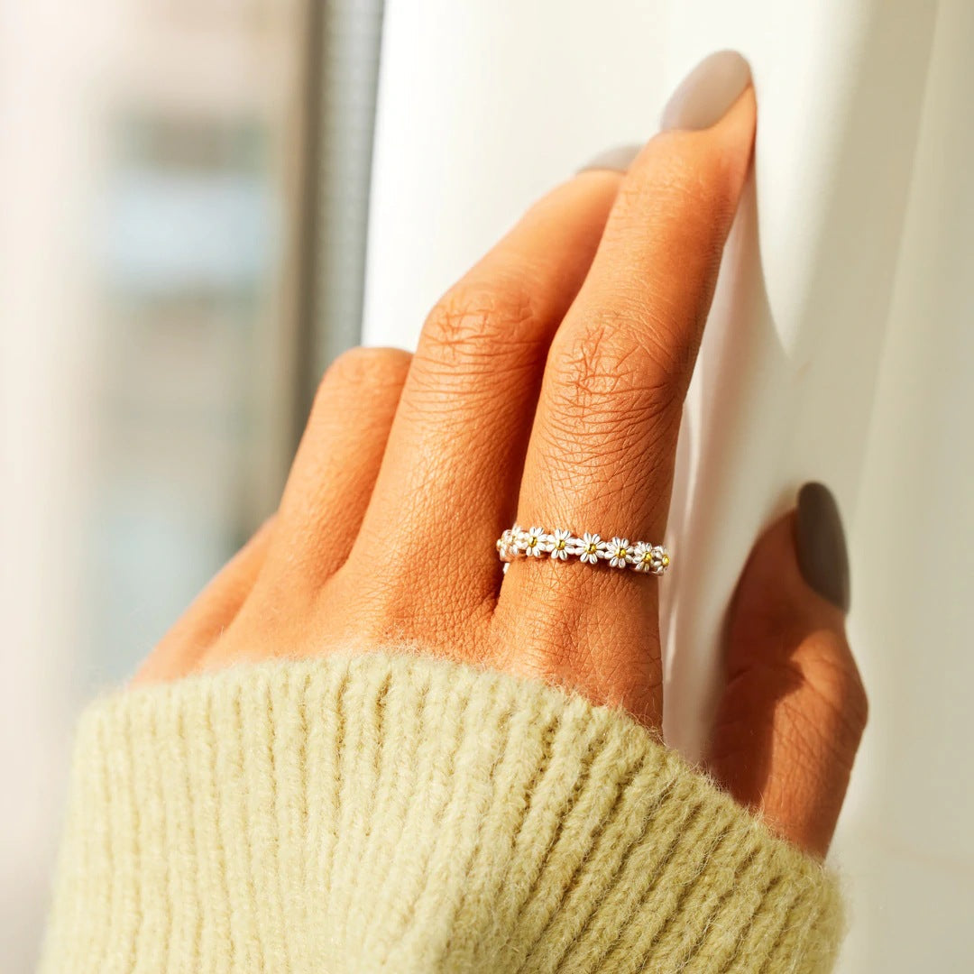 Elegant Floral Ring