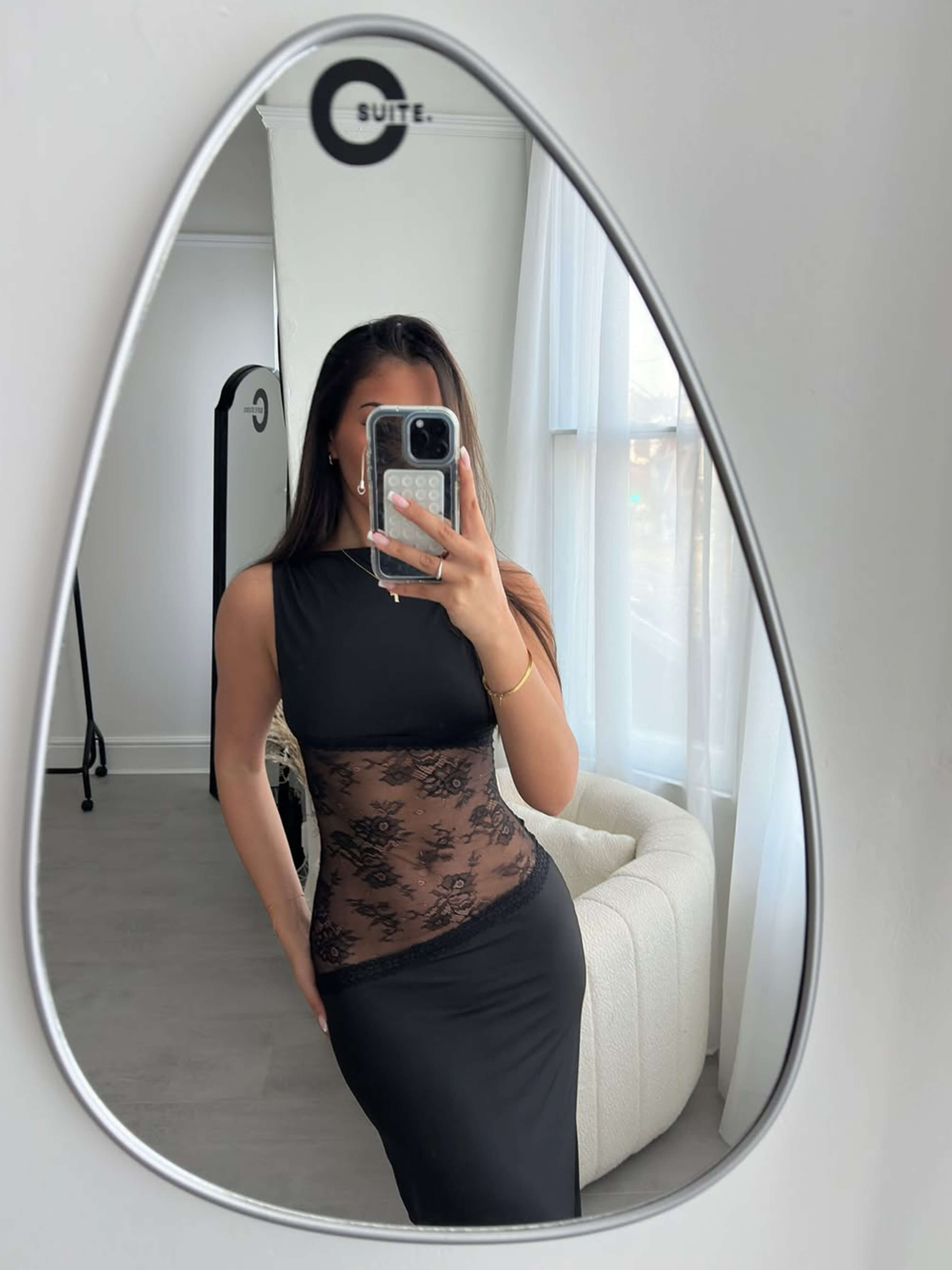 Estela – Ilga Nėriniuota Suknelė" can be rewritten as "Estela – Long Lace Dress.