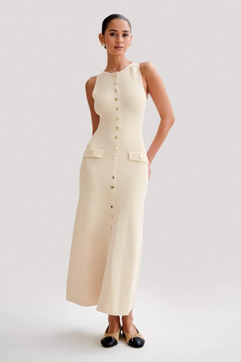 Sofia Be Rankovių Megztas Maxi Suknelė" could be rewritten as "Sofia Sleeveless Knit Maxi Dress.