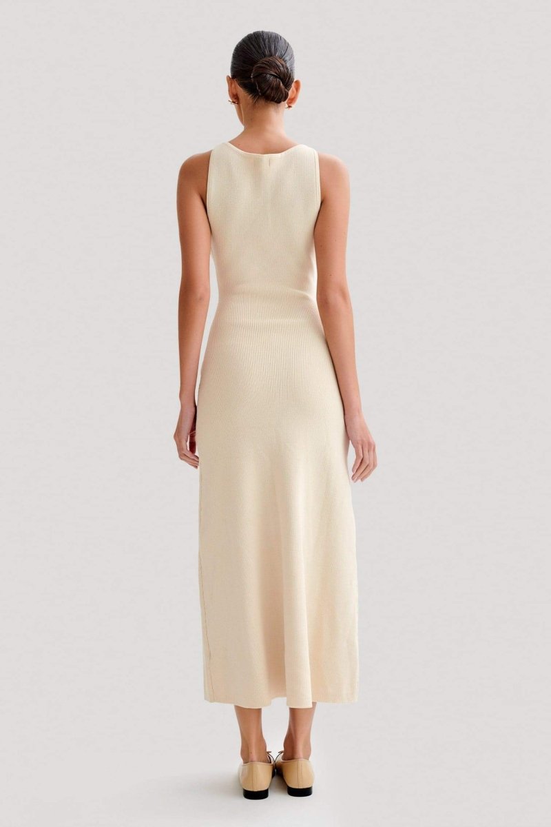 Sofia Be Rankovių Megztas Maxi Suknelė" could be rewritten as "Sofia Sleeveless Knit Maxi Dress.