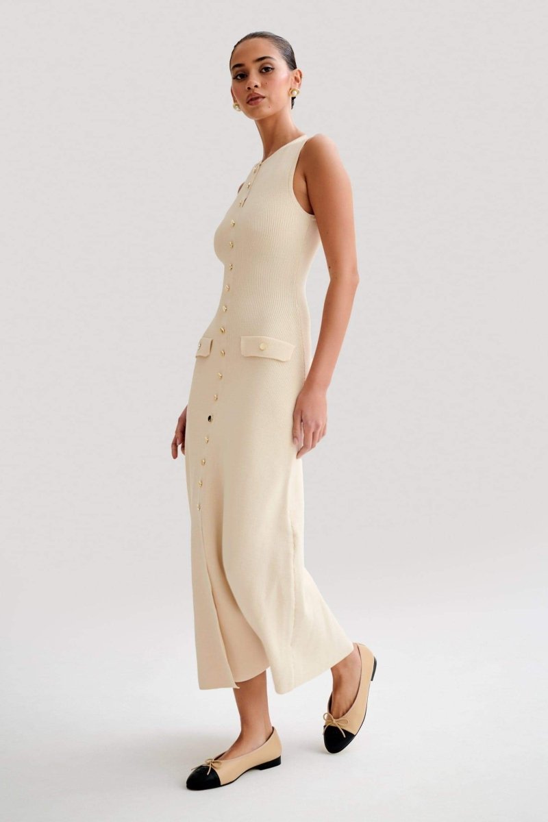 Sofia Be Rankovių Megztas Maxi Suknelė" could be rewritten as "Sofia Sleeveless Knit Maxi Dress.