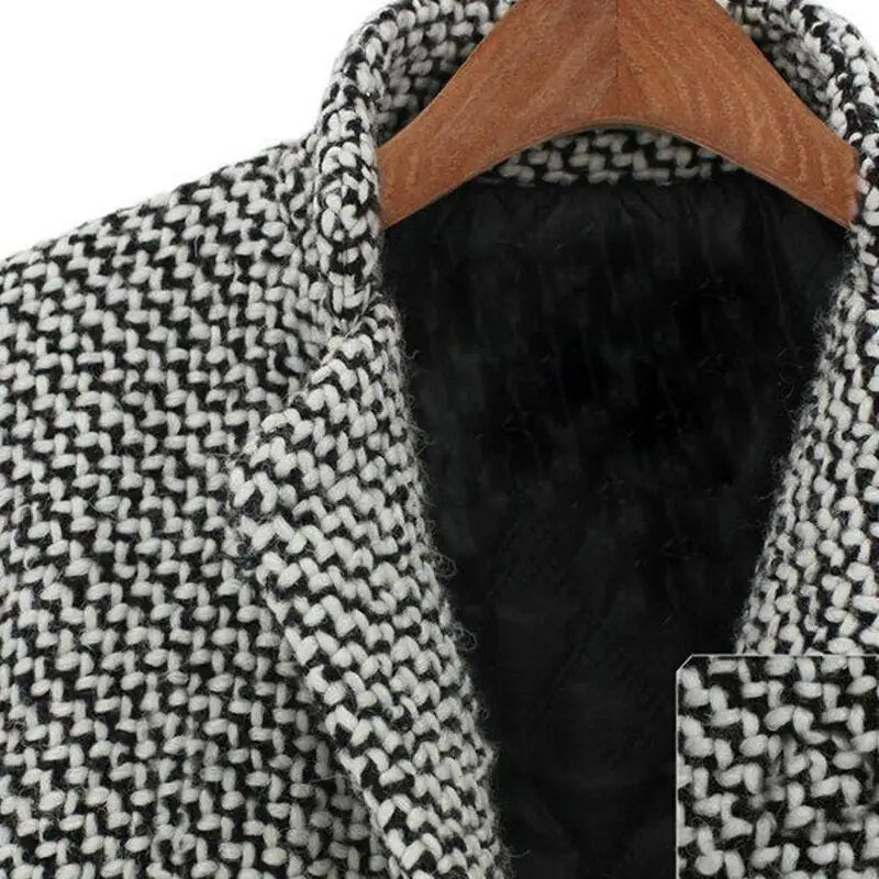 Cheska | Ilgas Šiltas Paltas" can be rewritten as "Cheska | Long Warm Coat.