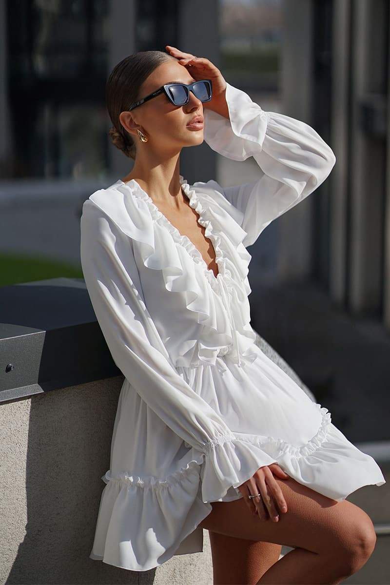 Jimena – Romantiška Vintage Mini Suknelė" can be rewritten as "Jimena – Vintage Mini Dress with a Romantic Touch.
